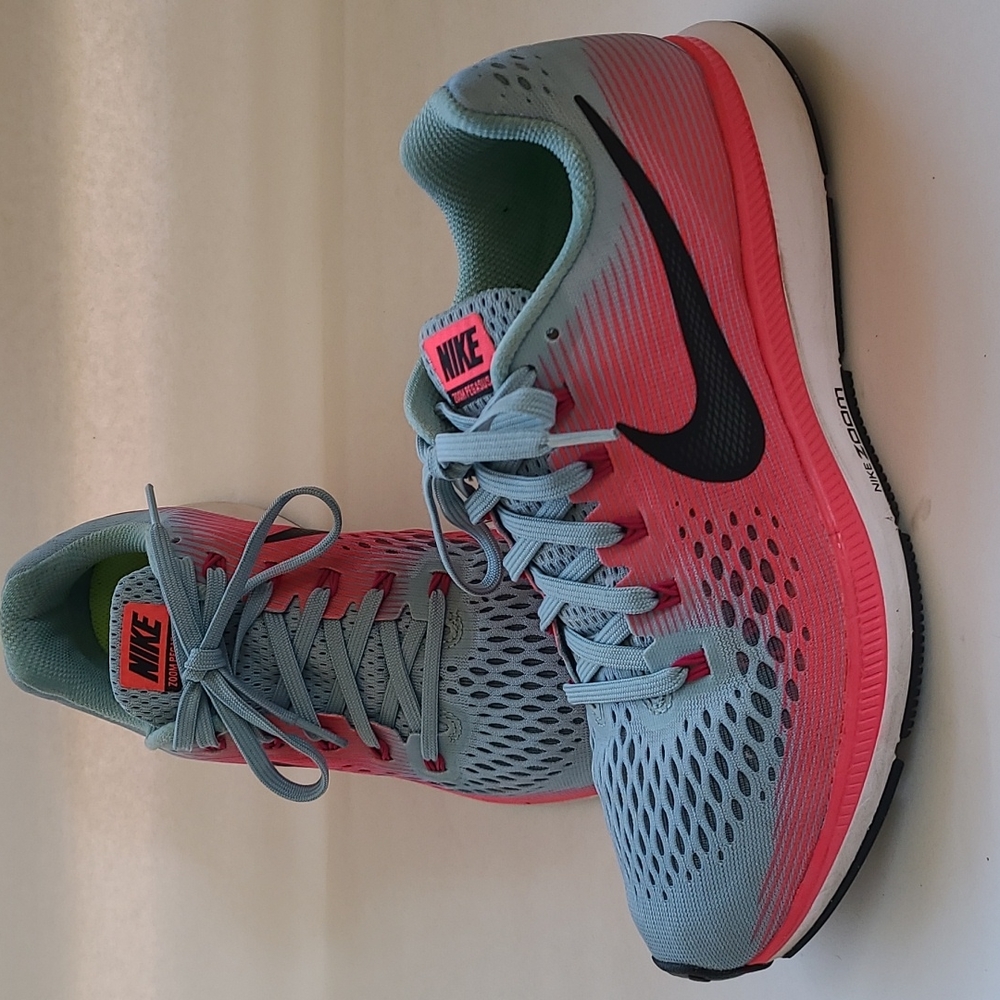 Nike Zoom Pegasus 34 pink and blue size 9